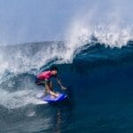 Surfistas brasileiros buscam medalha nas oitavas de final do surfe em Teahupo'o.
