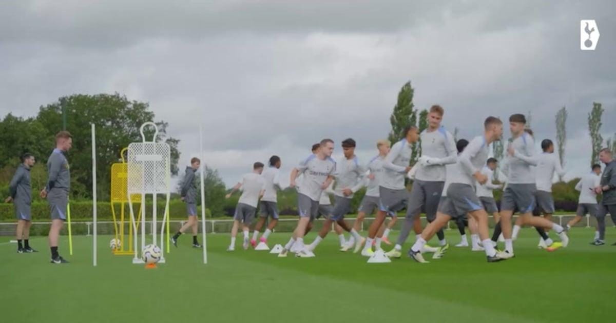 Tottenham já se prepara para a próxima temporada com intensos treinamentos.