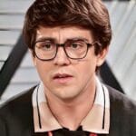 Guto capota carro e deixa Lupita em pânico na estrada. Guto capota carro e deixa Lupita em pânico na estrada.