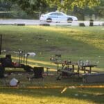 Tiroteio em parque de Nova York deixa um morto e seis feridos. Tiroteio em parque de Nova York deixa um morto e seis feridos.