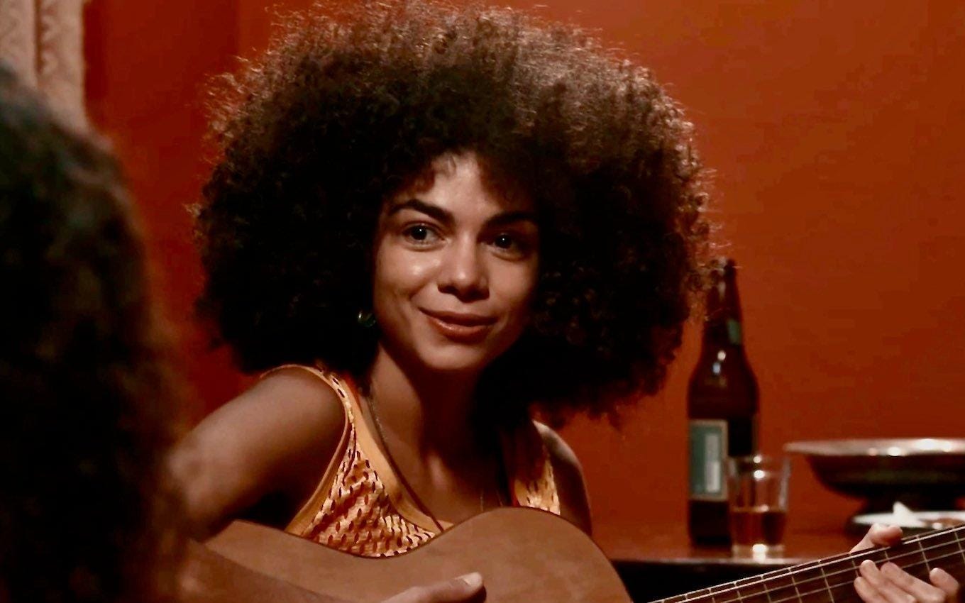 Título Zinha se libera para diversão e primeira vez turbulenta em Renascer.