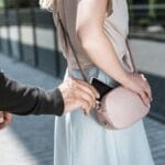 Alarmante: 1 a cada 10 brasileiros sofre roubo ou furto de celular em 1 ano. Alarmante: 1 a cada 10 brasileiros sofre roubo ou furto de celular em 1 ano.