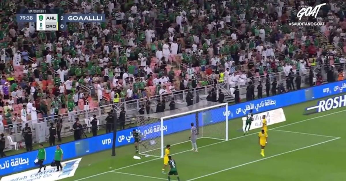 Gol de Roberto Firmino leva Al-Ahli à vitória sobre Al-Orobah.