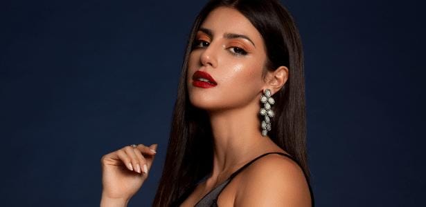 Atriz de sucesso da Disney estreia no SBT e elogia família Abravanel.