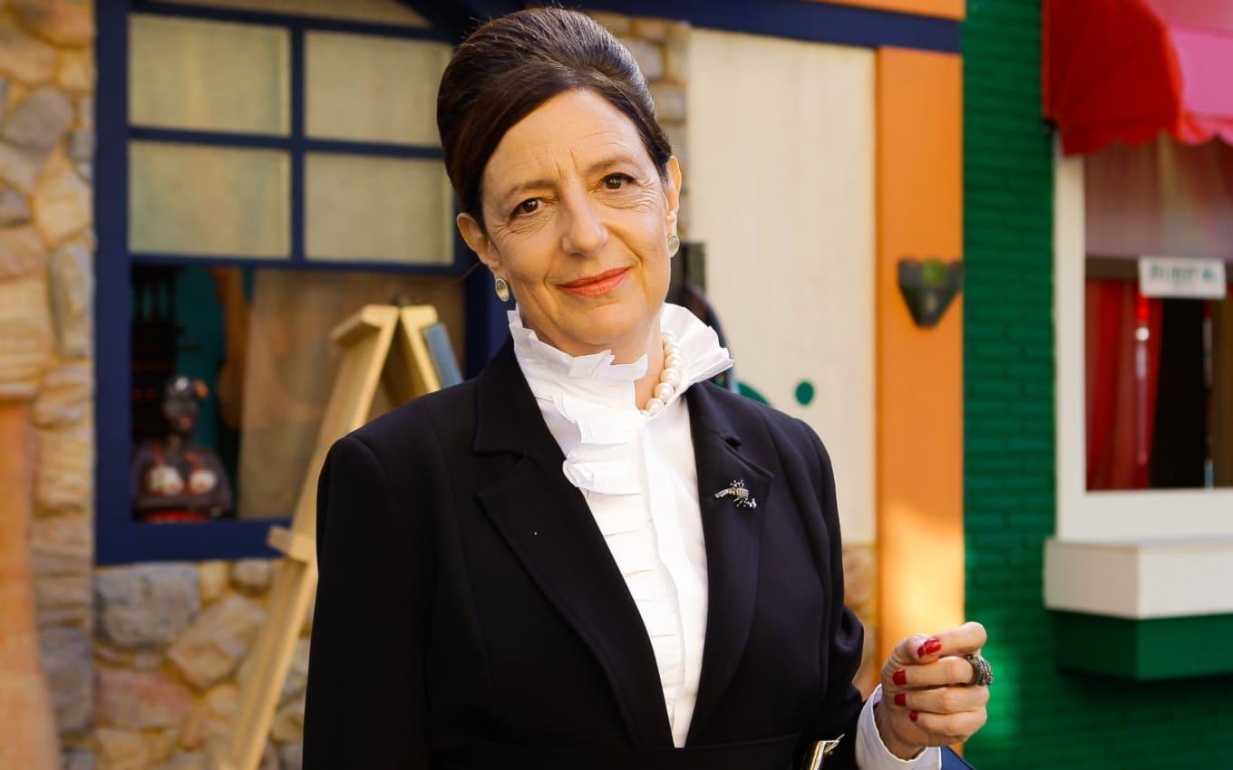 Voz rouca da atriz reanimada em A Caverna Encantada.