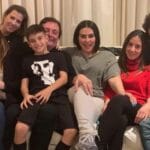 Ausência de Fábio Jr. como pai é exposta repetidamente. Ausência de Fábio Jr. como pai é exposta repetidamente.