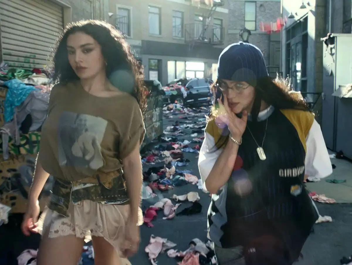Billie Eilish revela admiração por Charli XCX em remix de "Gue...