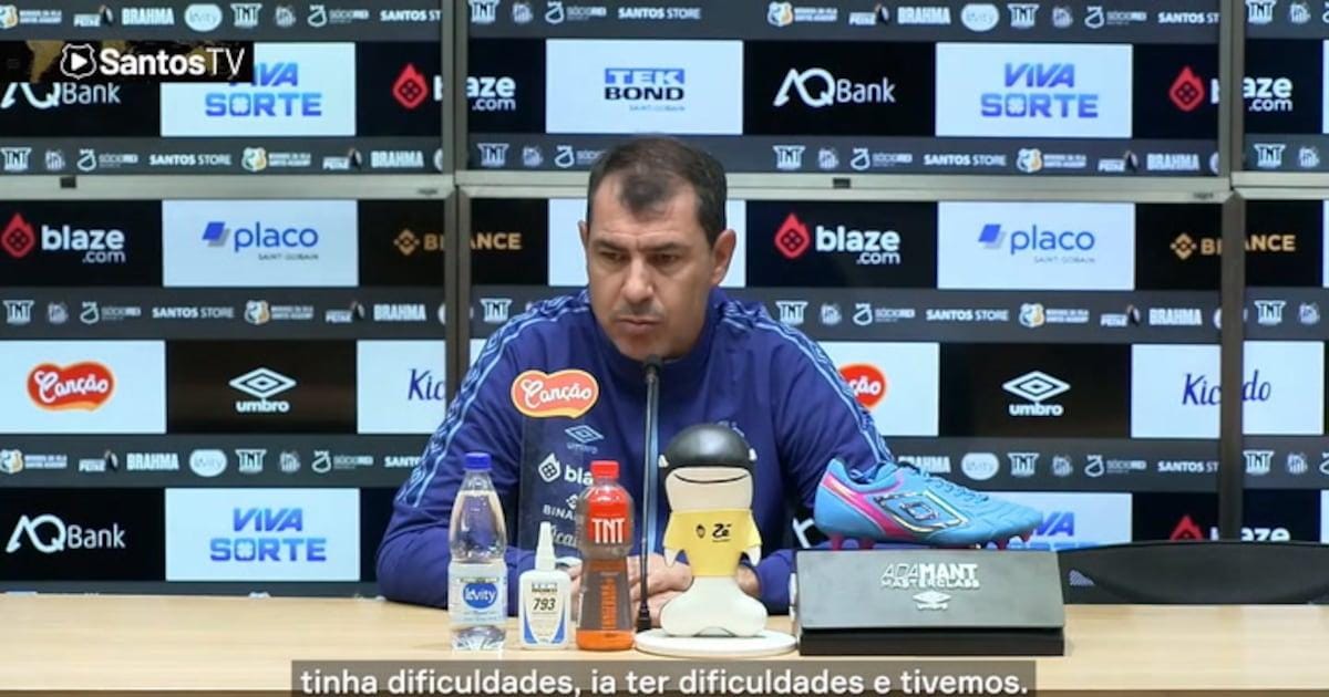 Carille elogia a exibição do Santos no empate na Vila.