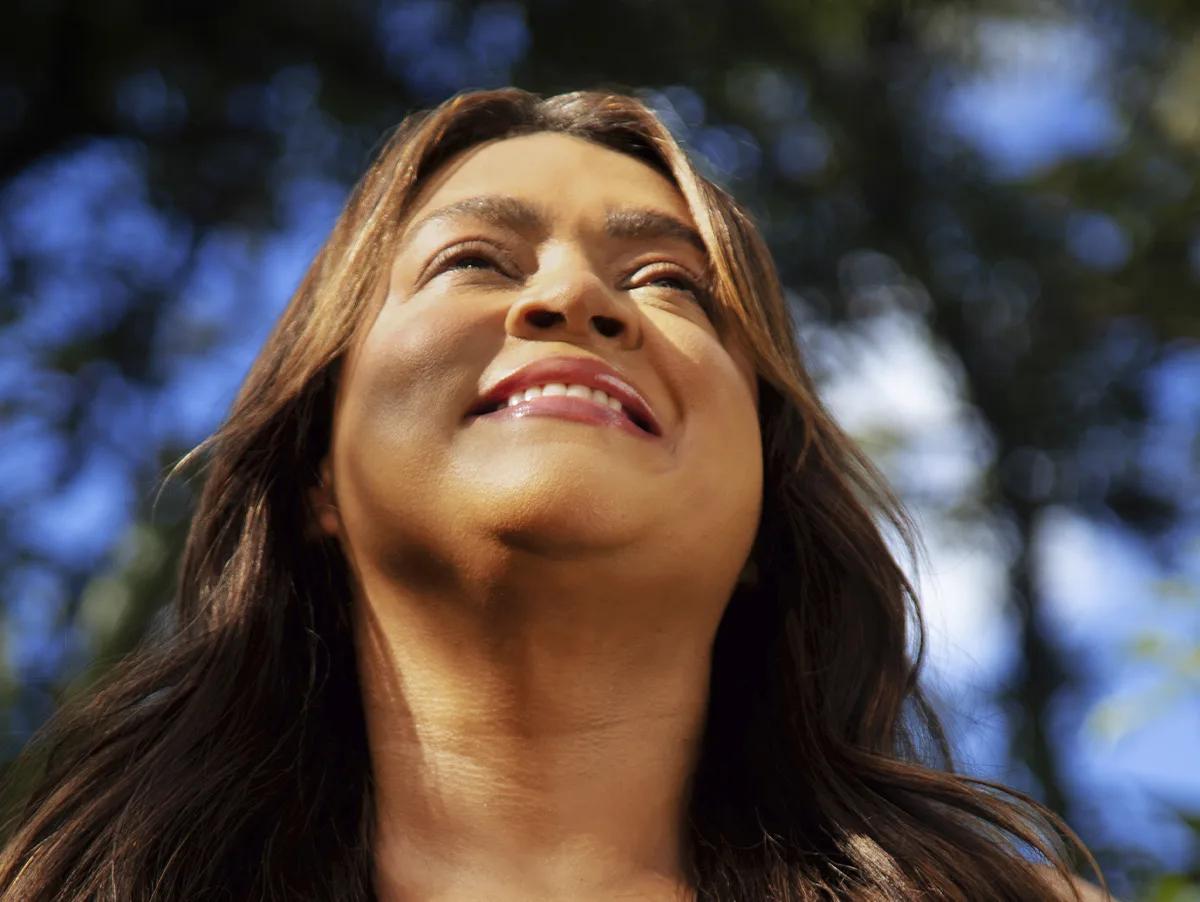 Preta Gil, de 50 anos, comove famosos com novos detalhes de tratamento oncológico.