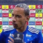 Matheus Pereira celebra vitória na CONMEBOL Sudamericana após luta árdua.