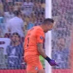 Defesas decisivas de Fábio na disputa de pênaltis. Defesas decisivas de Fábio na disputa de pênaltis.