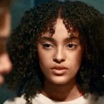 Espírito maléfico domina Teca em cena sombria da novela Renascer. Espírito maléfico domina Teca em cena sombria da novela Renascer.