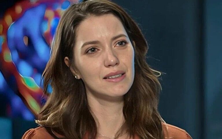 Avó recebe Vênus chorosa ao reencontrar Frida na família.