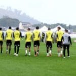 Flamengo se prepara sob chuva para duelo contra o Palmeiras. Flamengo se prepara sob chuva para duelo contra o Palmeiras.