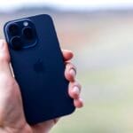 iPhone 15 Pro sobrevive 22 horas em lago, surpreendendo. iPhone 15 Pro sobrevive 22 horas em lago, surpreendendo.