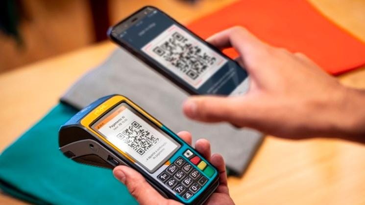 Itaú atualiza máquinas da Rede para aceitarem Pix por aproximação.