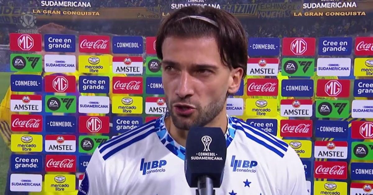 Cruzeiro luta em meio a segundo tempo sonolento, mas permanece na disputa.