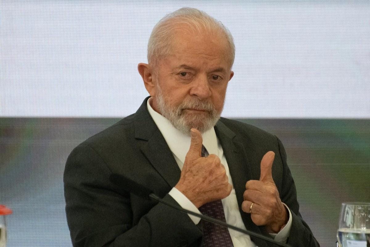 Lula recorda acidente que o levou a perder o dedo.
