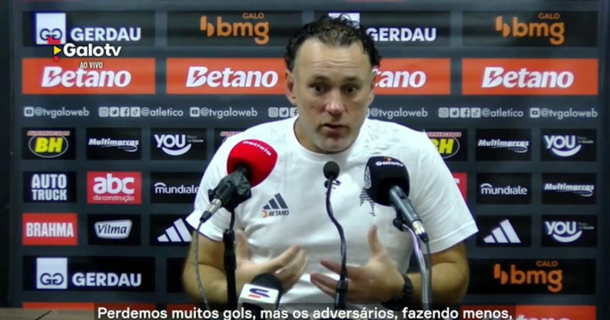 Técnico do Atlético-MG analisa desempenho defensivo da equipe.
