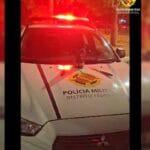 Mulher se tranca em quarto para evitar agressão do marido armado com facas. Mulher se tranca em quarto para evitar agressão do marido armado com facas.