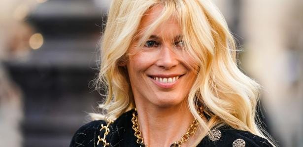 Uma Deusa dos Anos 90 Celebra 54 Anos com Biquíni na Grécia.