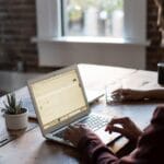 Startup britânica rejeita trabalho remoto em busca de impacto geracional.