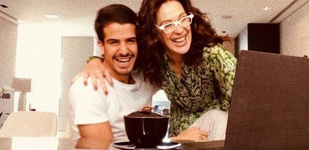 Cláudia Raia revela placa de masturbação do filho em ousada exposição.