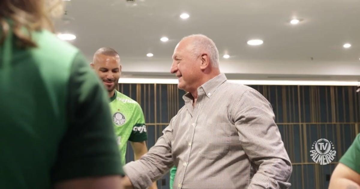 Felipão, o ídolo do Palmeiras, visita equipe antes do jogo contra o Internacional.