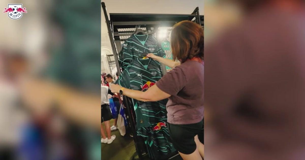 RB Leipzig brilha em Times Square com sua nova terceira camisa.