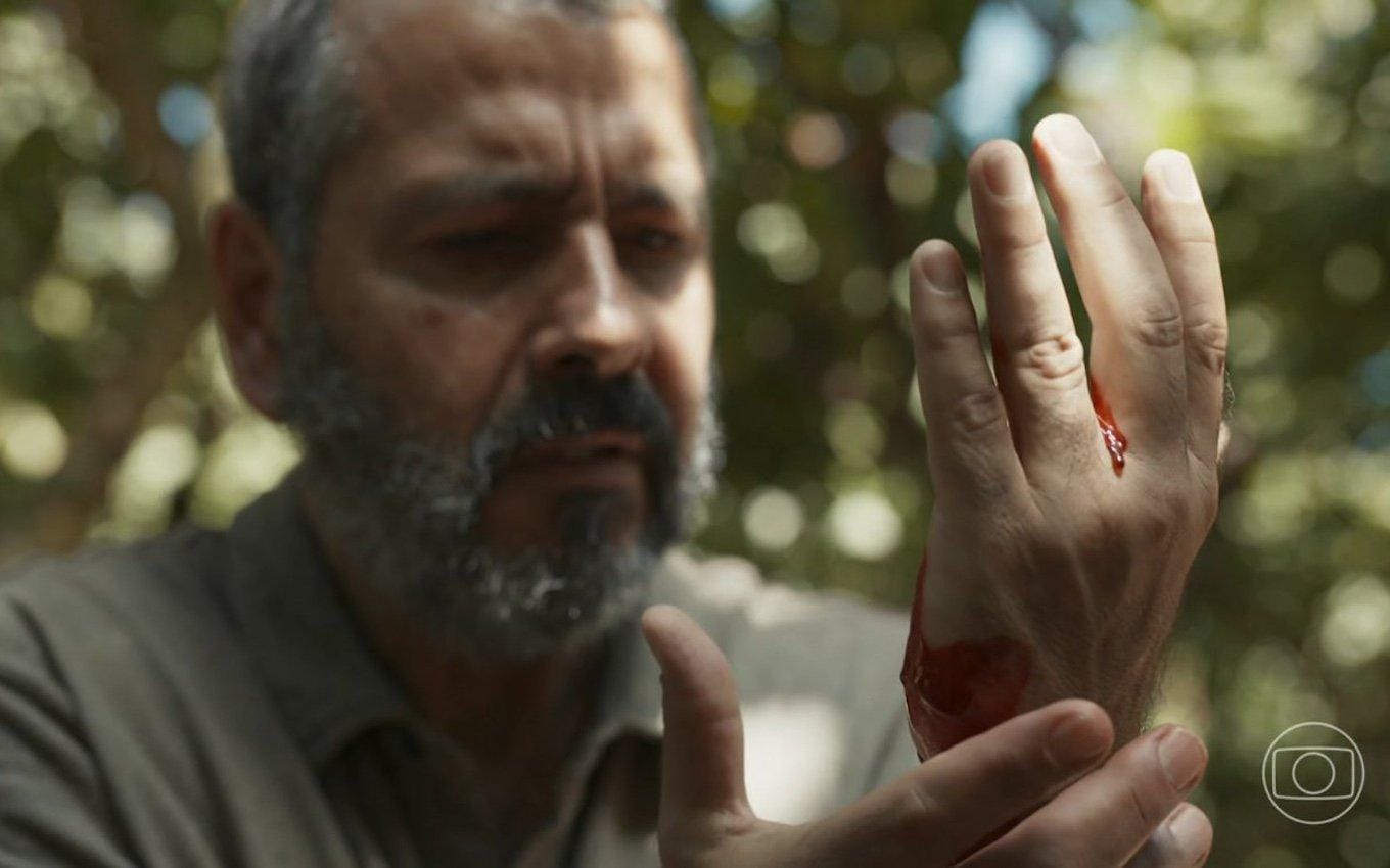 Tragédia no Final de Renascer: Morte de Inocêncio atrai multidão.