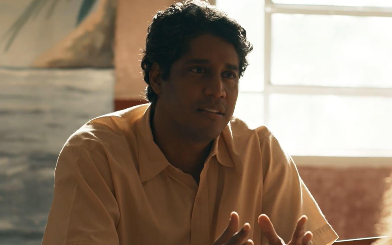 Pastor Lívio encontra romance improvável em Renascer.