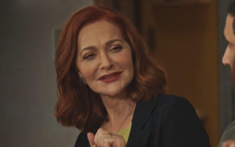 Brenda é flagrada maltratando criança em “Família É Tudo”.