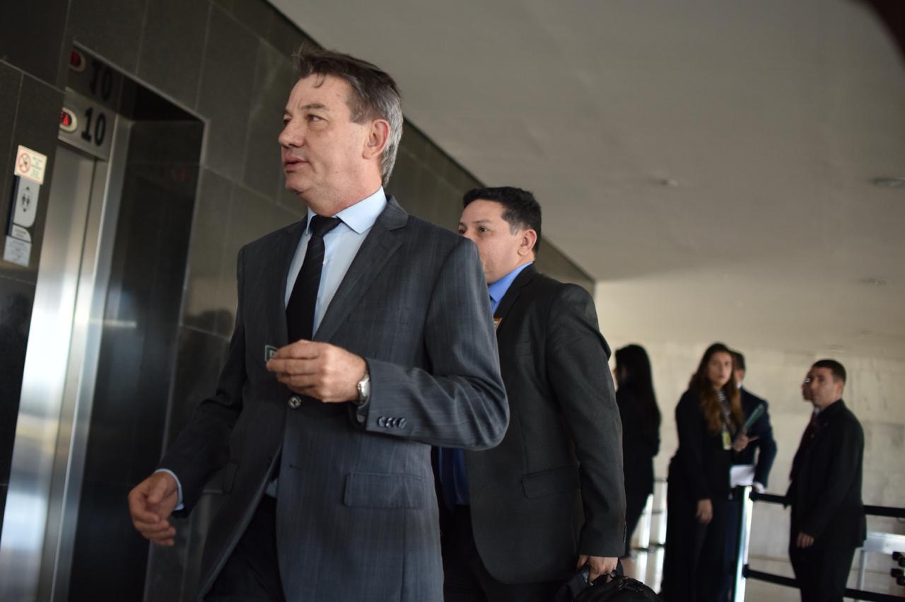 TSE adia julgamento sobre cassação de mandato do governador de Roraima.