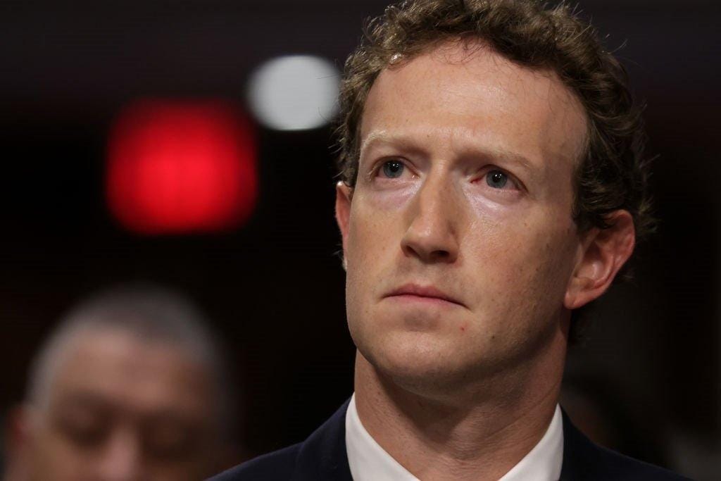 Zuckerberg critica tentativas do governo Biden de censurar o Facebook.