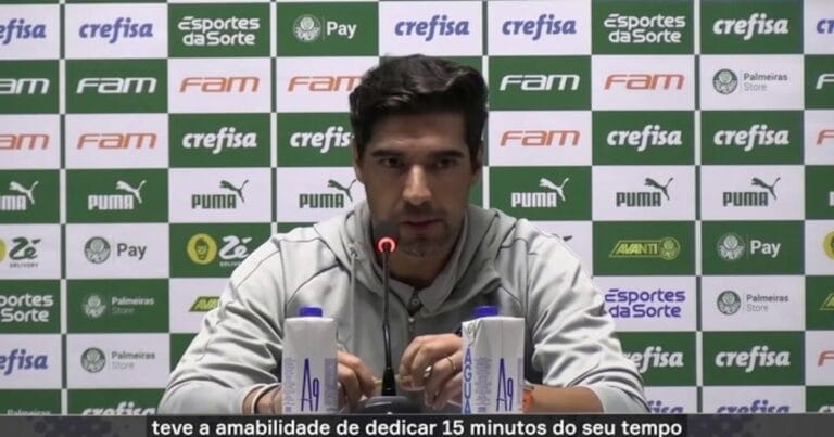 O técnico do Palmeiras pede desculpas após polêmica declaração.