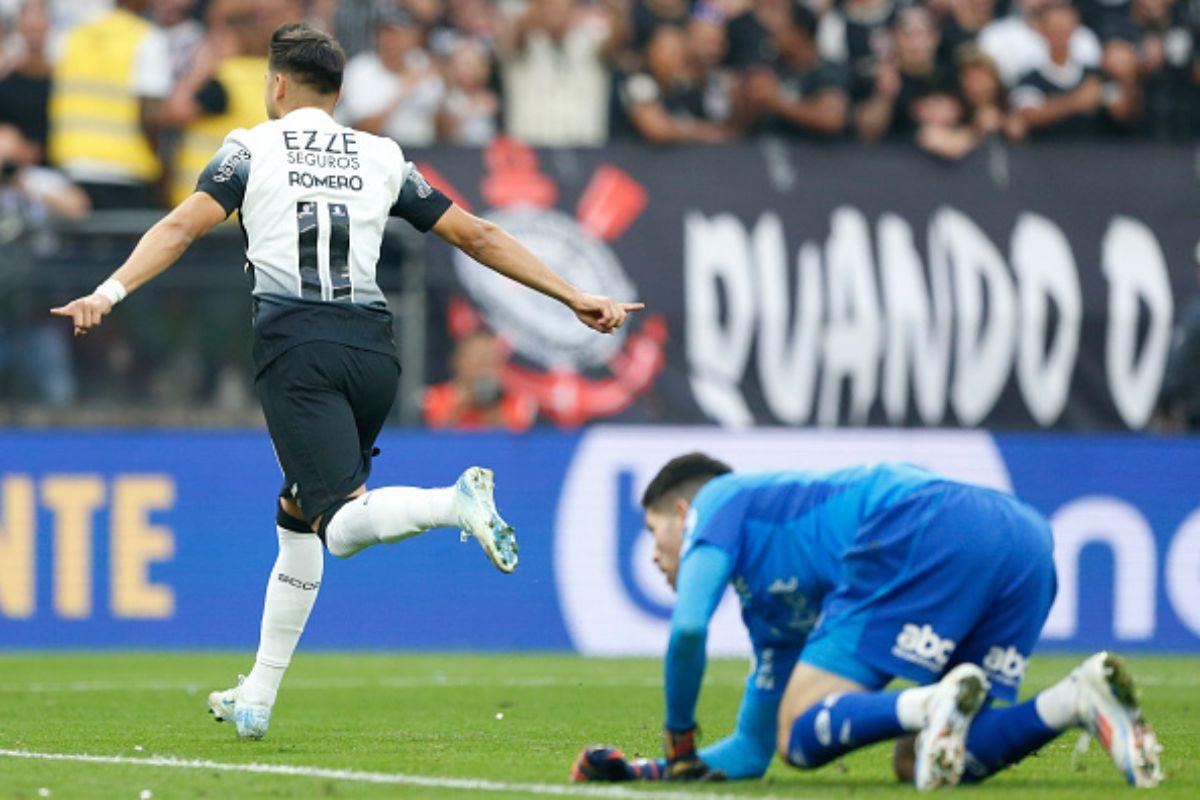 Corinthians derrota Flamengo e encerra série sem vitórias no Brasil...