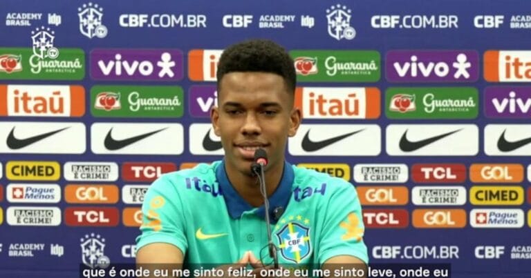 Jovem jogador Estêvão celebra convocação para a Seleção Brasileira.