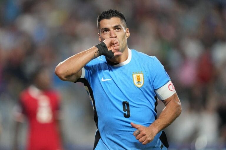 Suárez encerra brilhante carreira na seleção uruguaia.