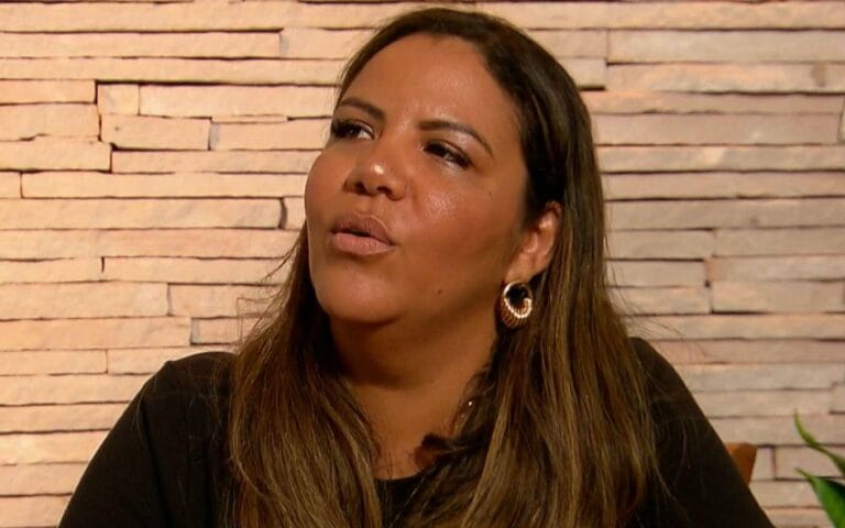 Mani Rego emociona ao relatar perda de 12 kg após rompimento com Davi Brito.