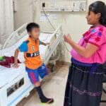 Menino heroico perde perna ao defender irmã de cobra. Menino heroico perde perna ao defender irmã de cobra.