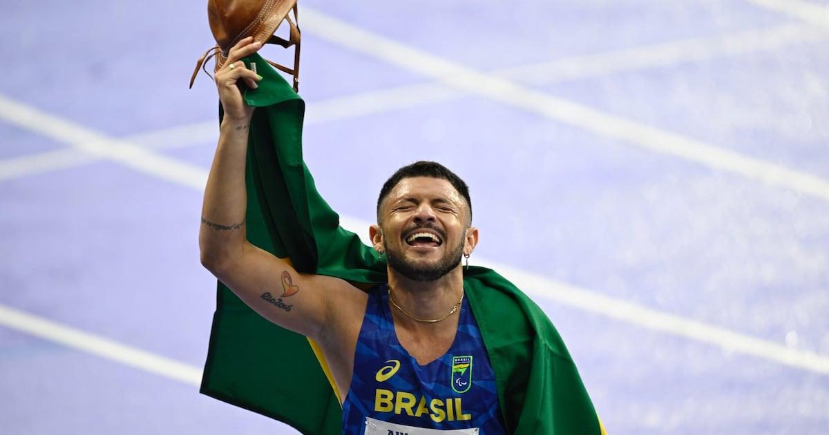 Petrúcio Ferreira triunfa com ouro nos 100m das Paralimpíadas.