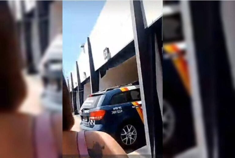 Policial militar surpreendido em motel com travesti após “festinha”.