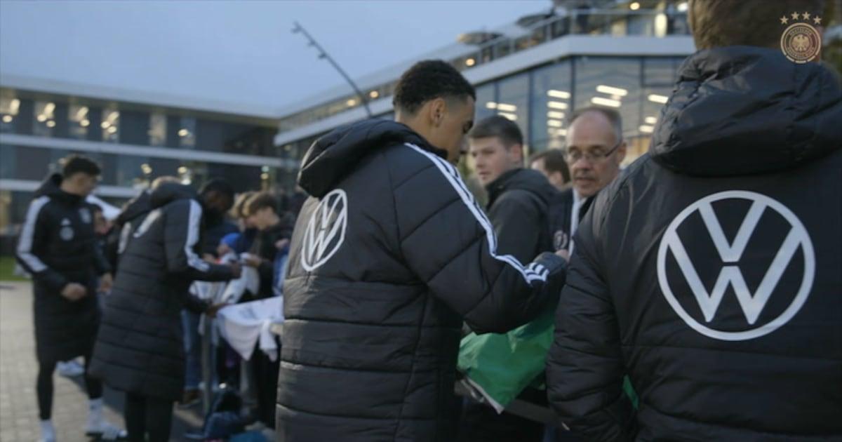 elenco-alemanha-distribui-autografos-frankfurt