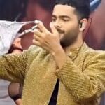 Fã joga calcinha em Pedro Sampaio durante show. Fã joga calcinha em Pedro Sampaio durante show.