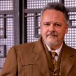 Garota do Momento critica machismo e reflete sobre dor. Garota do Momento critica machismo e reflete sobre dor.