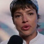 Luma socorrida enquanto Viola é levada à prisão.