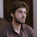 Mavi descobre beijo de Rudá e deseja vingança.