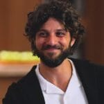 Mavi traz desafio e destrói casamento de Viola na novela.